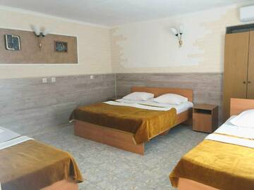 Стандартный четырехместный номер в Гостинице Домик у моря