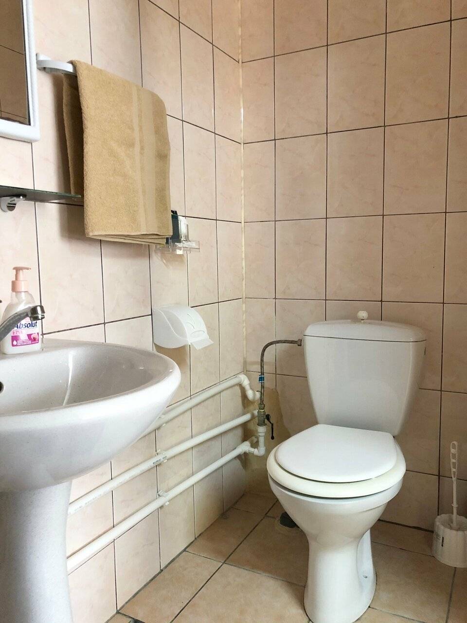 Фотографии номера Трехместный номер с собственной ванной комнатой в Гостинице Домик у моря Анапа