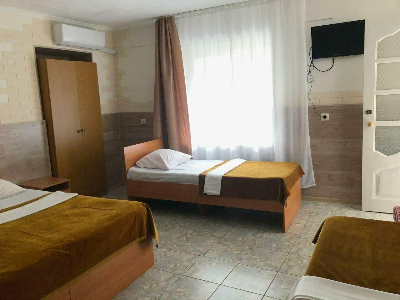 Фотографии номера Стандартный четырехместный номер в Гостинице Домик у моря Анапа