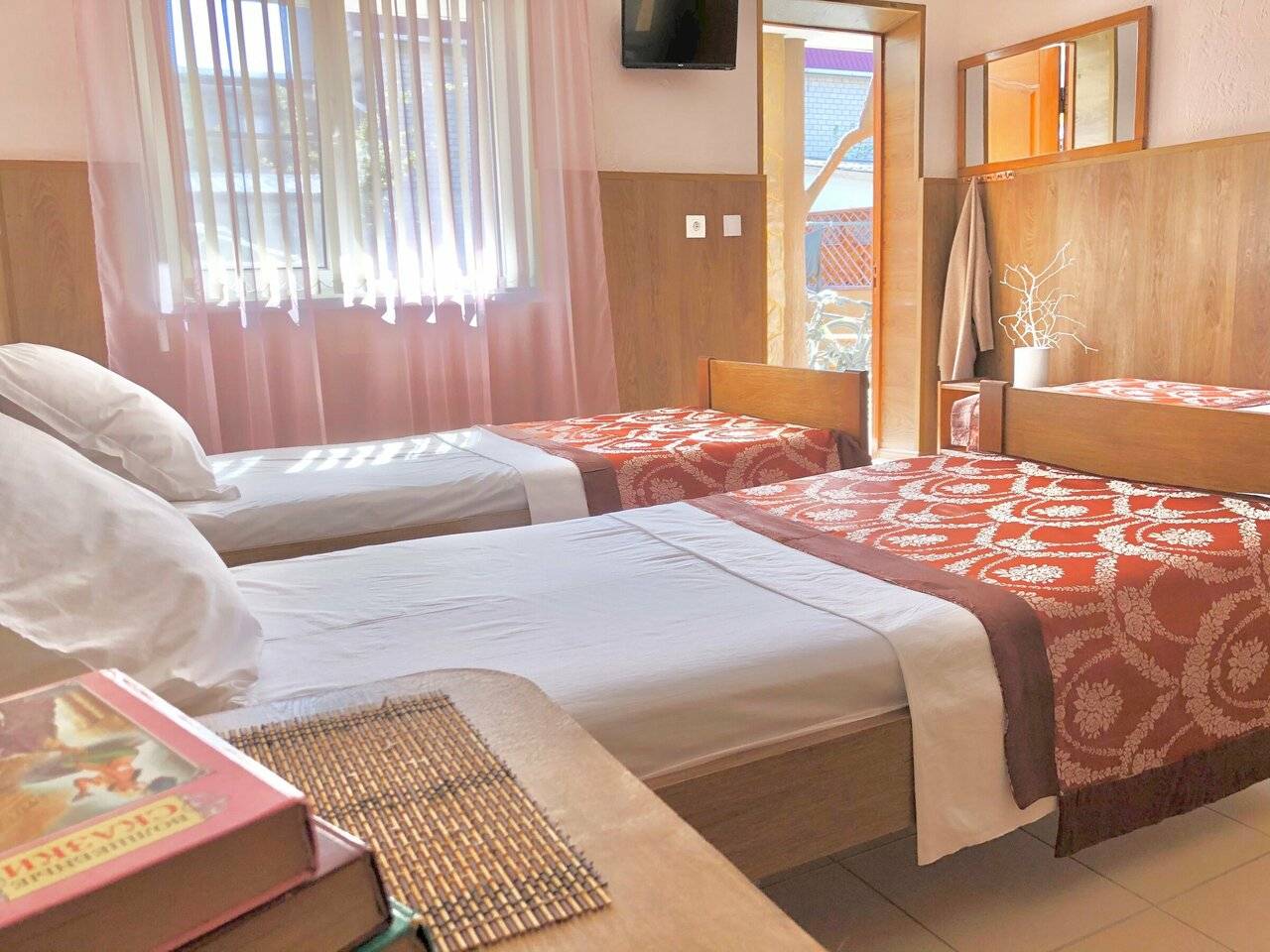 Фотографии номера Трехместный номер в Гостинице Домик у моря Анапа