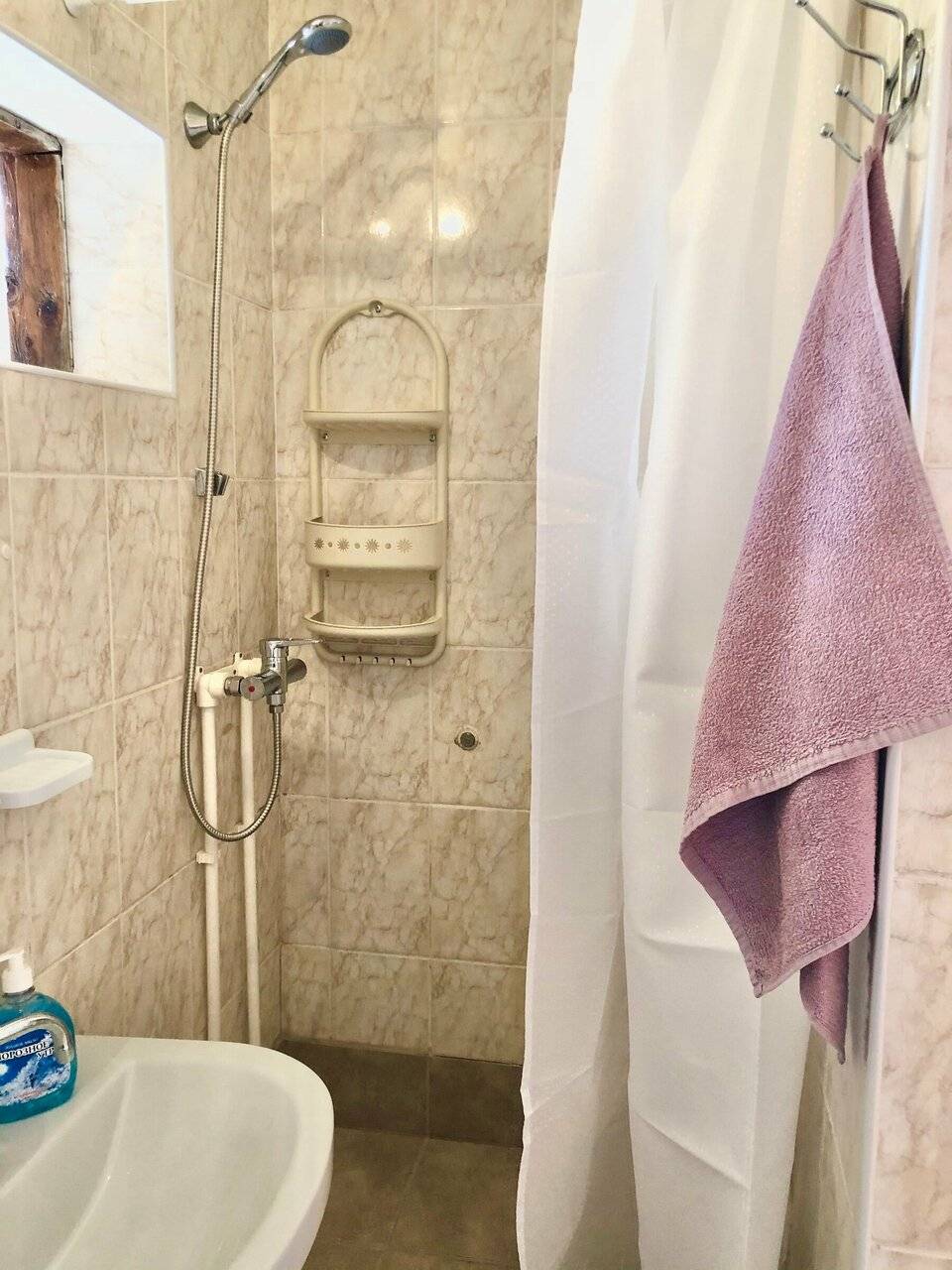 Фотографии номера Четырехместный номер «Комфорт» в Гостинице Домик у моря Анапа