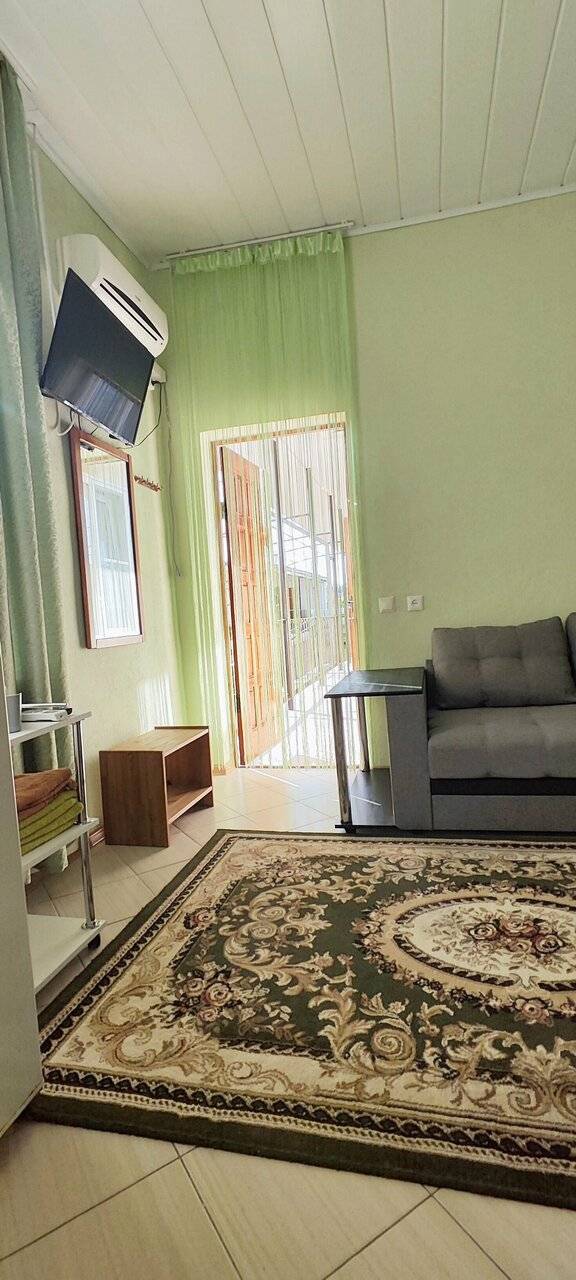 Фотографии номера Улучшенный четырехместный номер в Гостинице Домик у моря Анапа