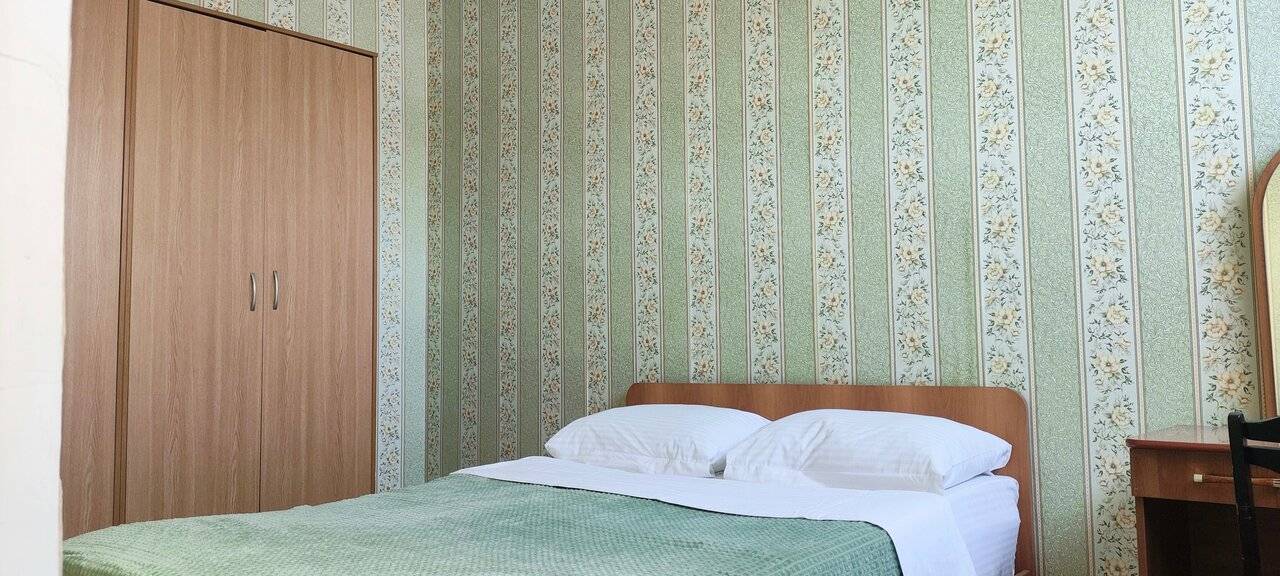 Фотографии номера Улучшенный четырехместный номер в Гостинице Домик у моря Анапа