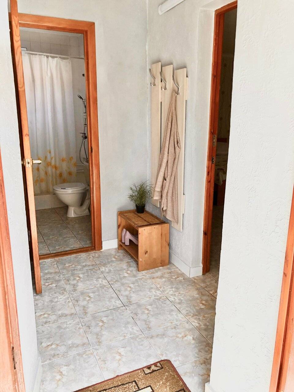 Фотографии номера Стандартный четырехместный номер в Гостинице Домик у моря Анапа