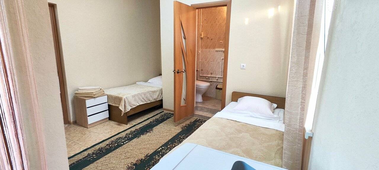 Фотографии номера Четырехместный номер «Комфорт» в Гостинице Домик у моря Анапа