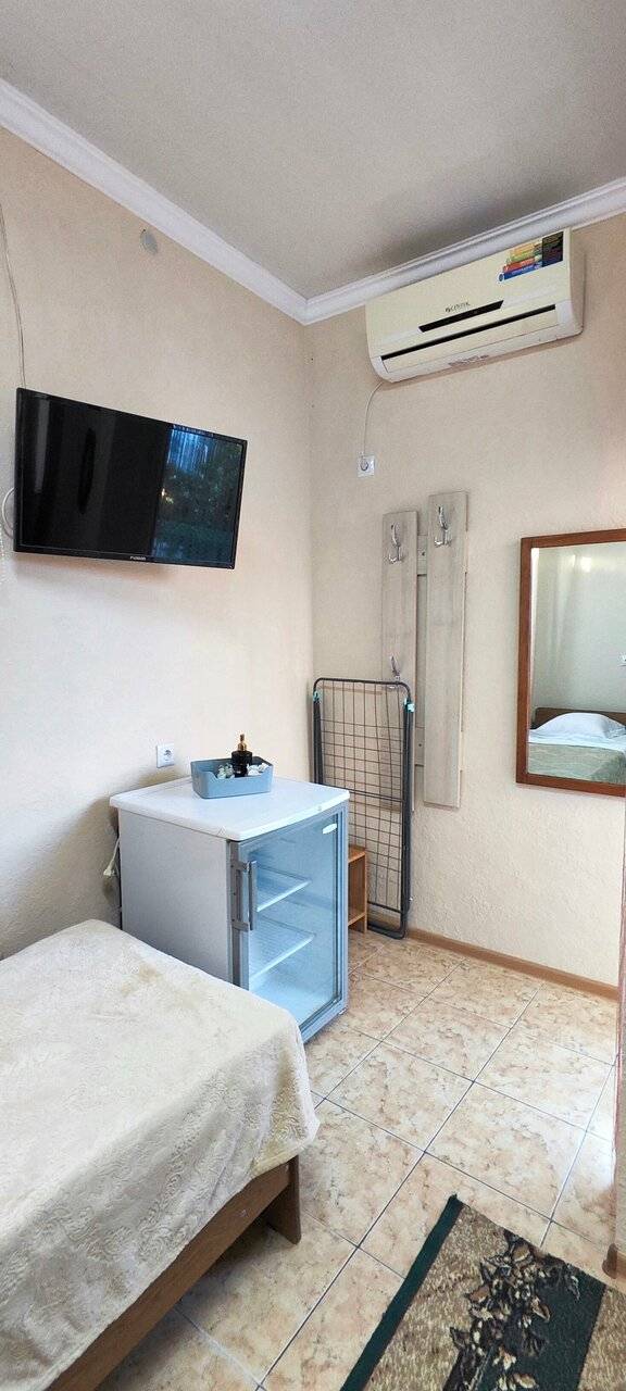 Фотографии номера Четырехместный номер «Комфорт» в Гостинице Домик у моря Анапа