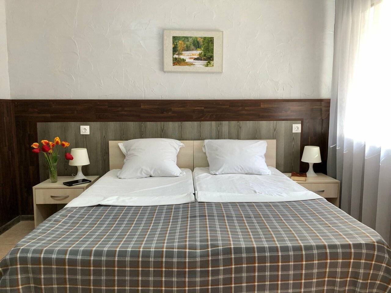 Фотографии номера Трехместный номер с собственной ванной комнатой в Гостинице Домик у моря Анапа