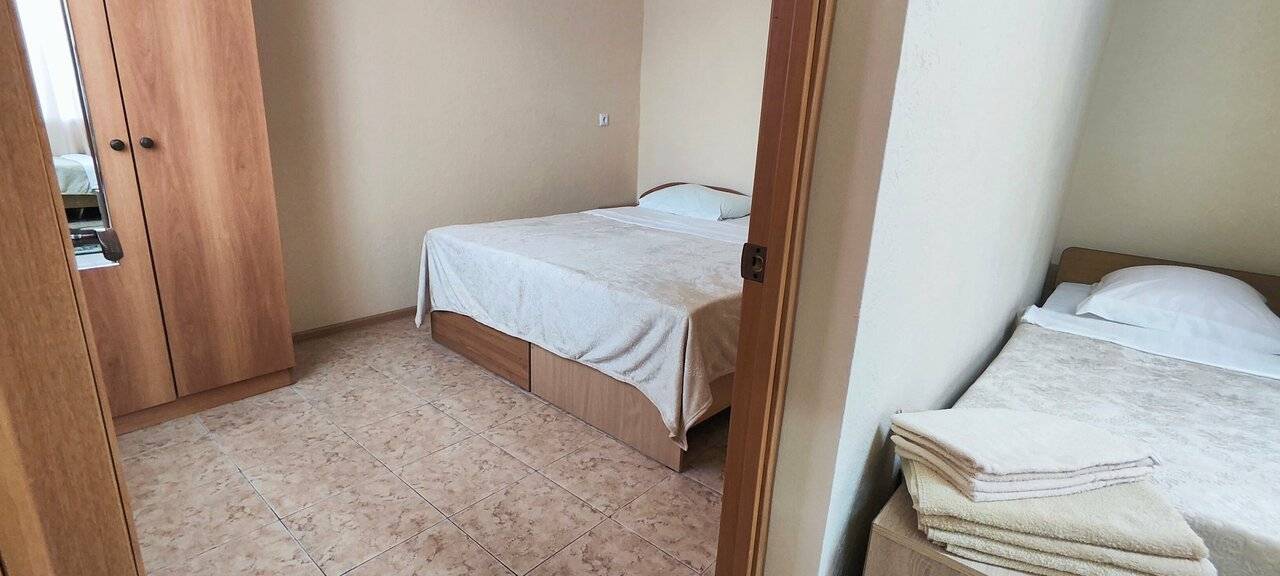 Фотографии номера Четырехместный номер «Комфорт» в Гостинице Домик у моря Анапа