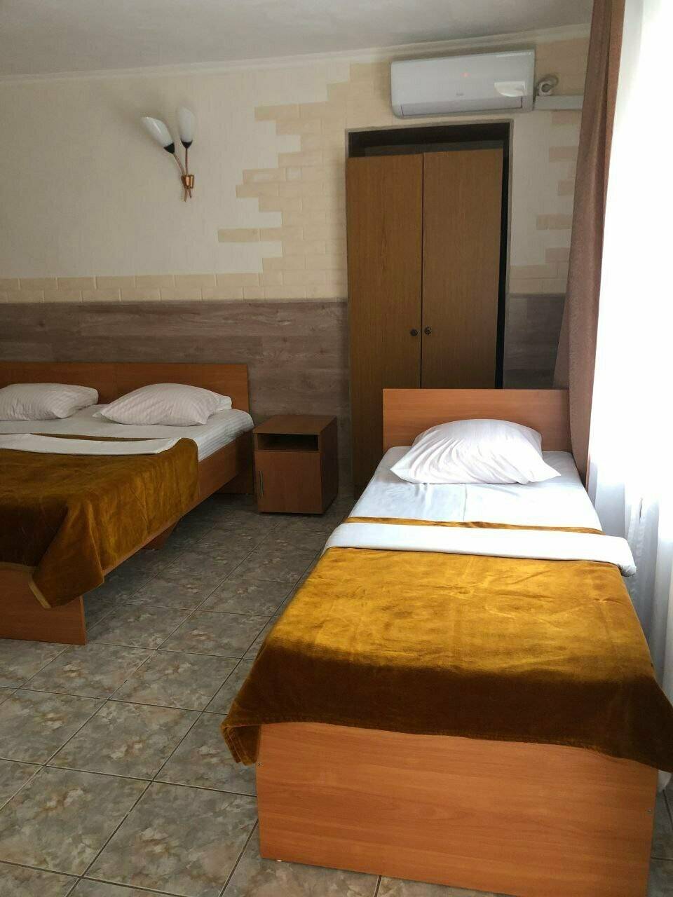 Фотографии номера Стандартный четырехместный номер в Гостинице Домик у моря Анапа