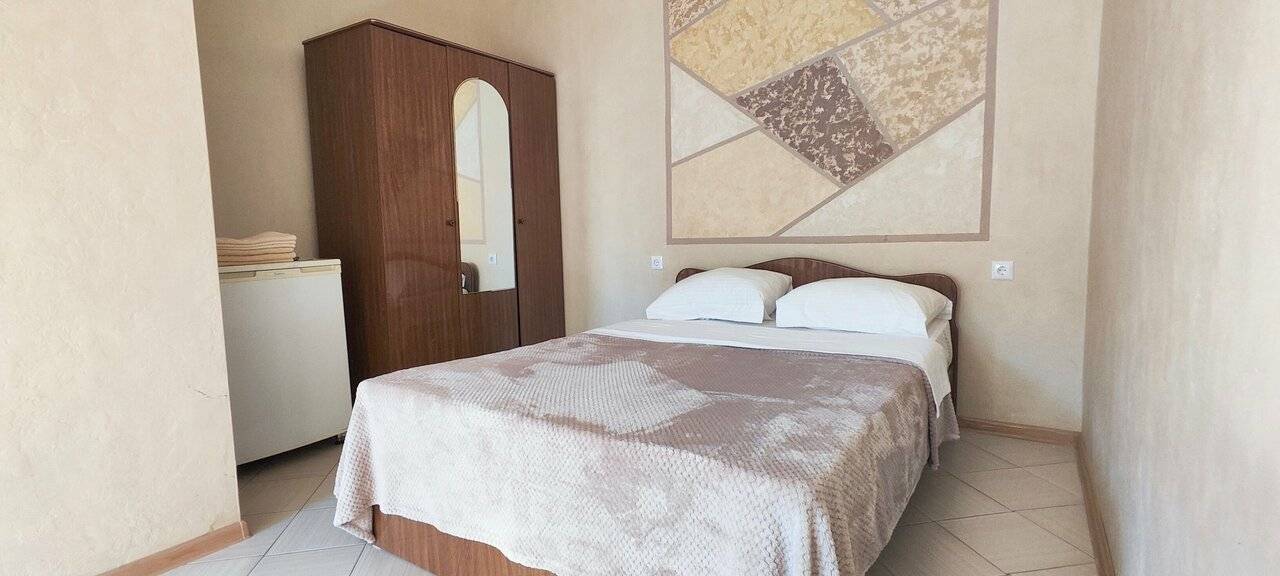 Трехместный номер с собственной ванной комнатой